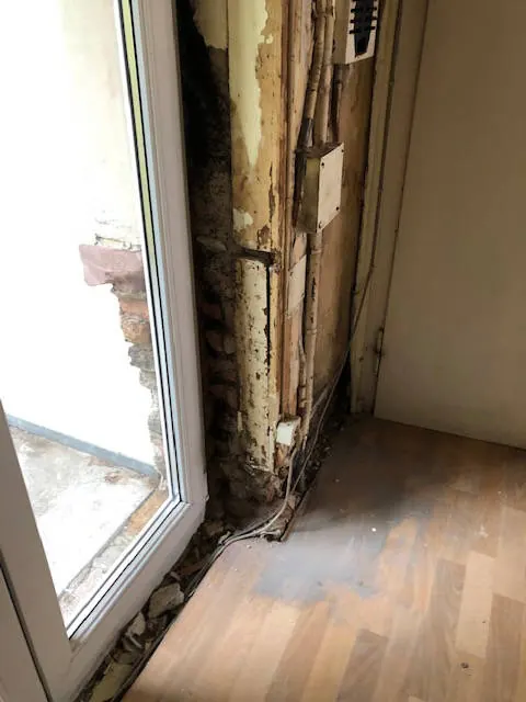 Bornheim, Wand am Fenster